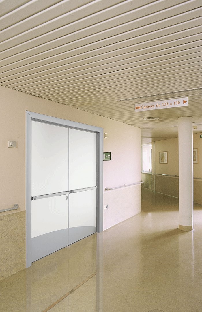 HEALTH Laminated n° 410 - Push-bar handle for emergency exits. The picture show the optional satin aluminium push-bar when panic-bar is used, the underliyng aluminium inlays are not available.