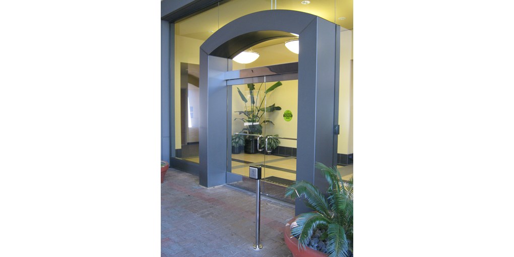 Concealed swing door operator