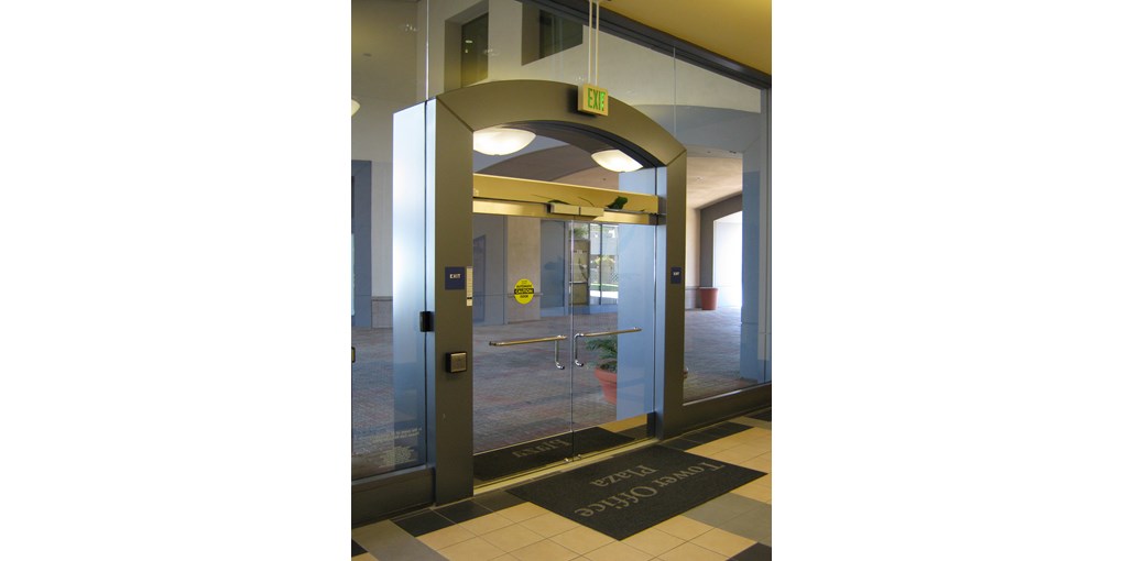 Concealed swing door operator